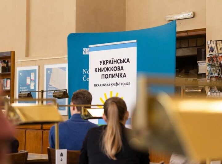 Олена Зеленська відвідала Національну бібліотеку Чехії, де відкрили українську книжкову поличку