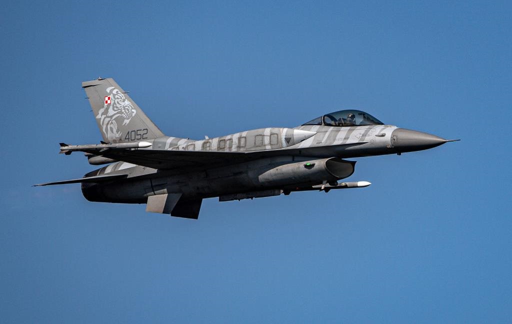 Новини світу - Чехія навчатиме українців на F-16 - прем'єр
