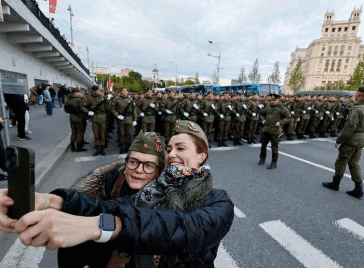 Новини світу - До Москви на парад приїдуть п’ять депутатів Європарламенту - ЗМІ