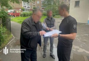 Новини України - Екскерівник управління Міграційної служби нарахував собі 365% премії