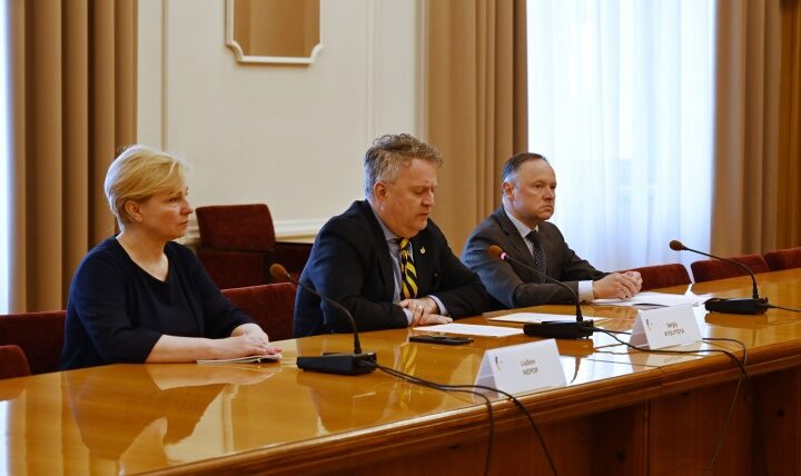 Новини України - МЗС заявив демарш послам за участь у параді Путіна