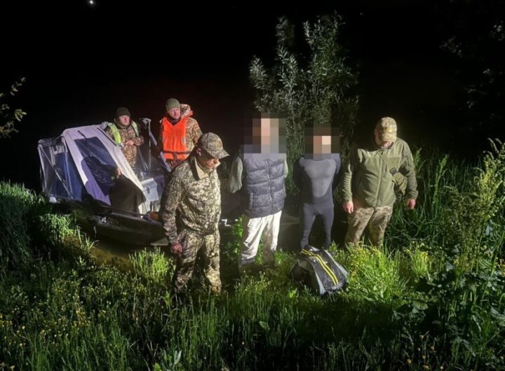 Новини України - На Дністрі виловили двох "плавців" у гідрокостюмах