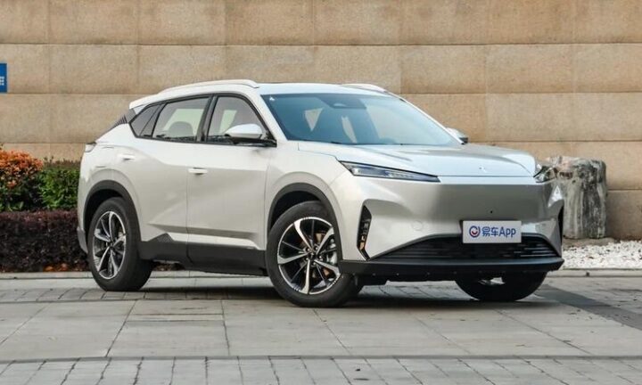 Авто новини - Peugeot-Citroen випустила наддешевий електричний кросовер у Китаї