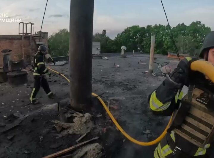 Суми: рятувальники ліквідували пожежу на промисловому підприємстві, спричинену ворожою атакою