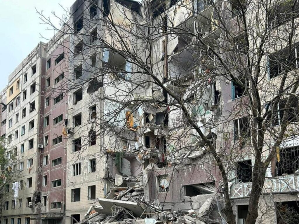 Новини України - Росіяни скинули авіабомбу на багатоповерхівку в Костянтинівці, 12 поранених