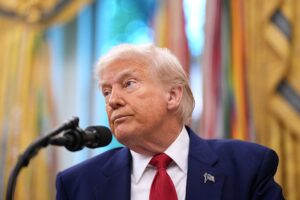 Новини світу - Санкції проти РФ: Трамп пояснив, чому утримується