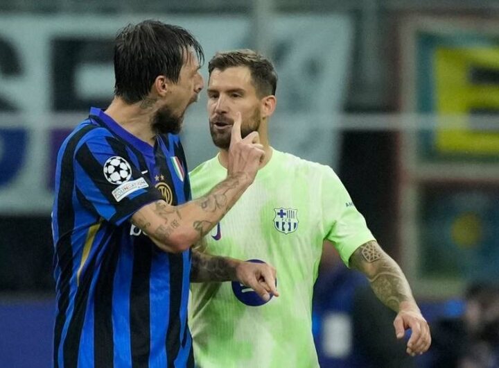 Новини спорту - Скандал у півфіналі ЛЧ: захисник Барселони плюнув у гравця Інтера