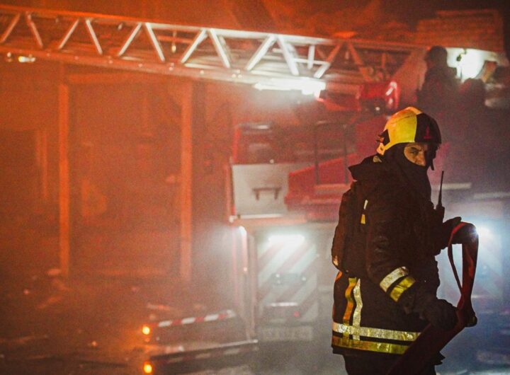 Новини Києва - У Києві уламки дронів вцілили у житловий будинок