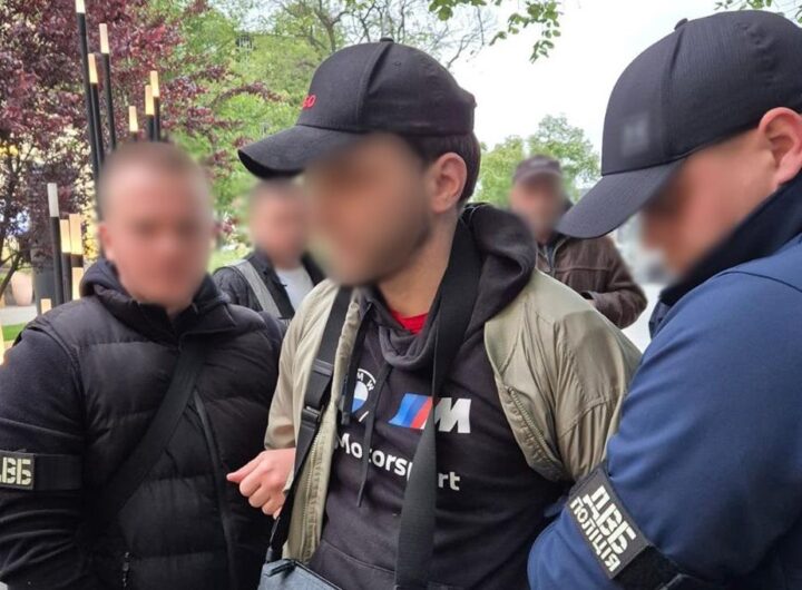 Новини Києва - У Києві власник барбершопу допомагав клієнтам тікати від мобілізації