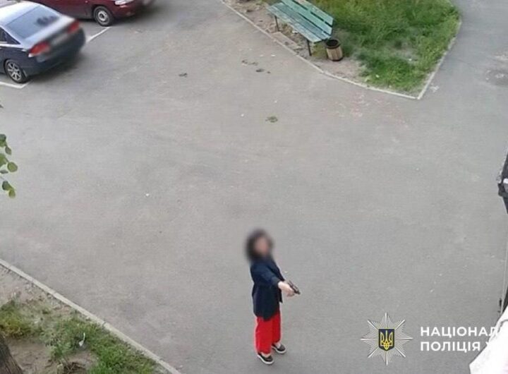 Новини Києва - У Києві жінка стріляла по дверях багатоповерхівки