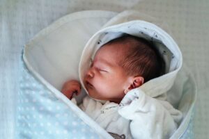 Новини світу - У Росії група лікарів продавала дітей за кордон