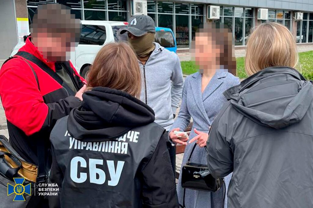 Новини України - У Сумах на вимаганні хабаря затримали посадовицю вишу