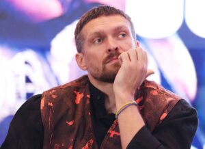 Новини спорту - Усик вирішує, хто переважить для останнього бою на рингу