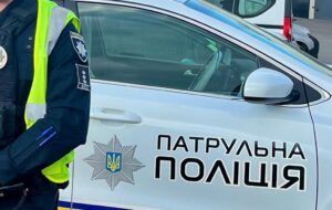 Новини Києва - В Києві зі стріляниною зупиняли машину втікача, що наїхав на патрульного