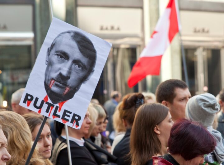 Новини світу - В Росії заборонили меми з Путіним в образі Гітлера