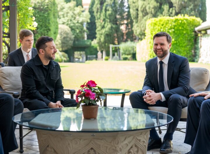 Новини світу - Венс сказав, про що говорив із Зеленським у Римі