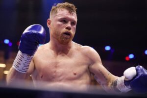 Новини спорту - Відомий промоутер поділився думкою щодо бою Альварес - Кроуфорд