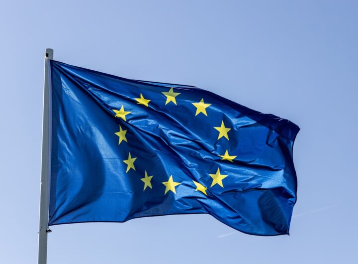 Новини світу - ЄС готується до поетапного згортання захисту біженців з України - ЗМІ