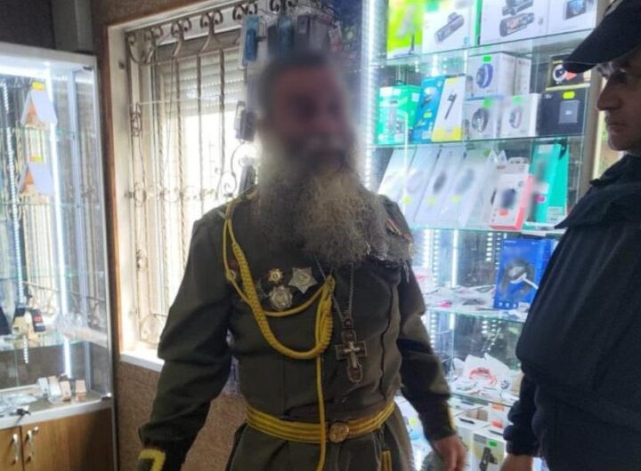 Новини України - Затримано священника УПЦ МП, що вбрався в радянську форму
