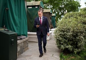 Новини світу - Зміни в команді. Перше звільнення Трампа