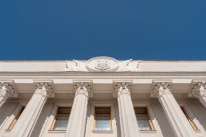 Новини України - Безпартійний Олесь Довгий складає мандат