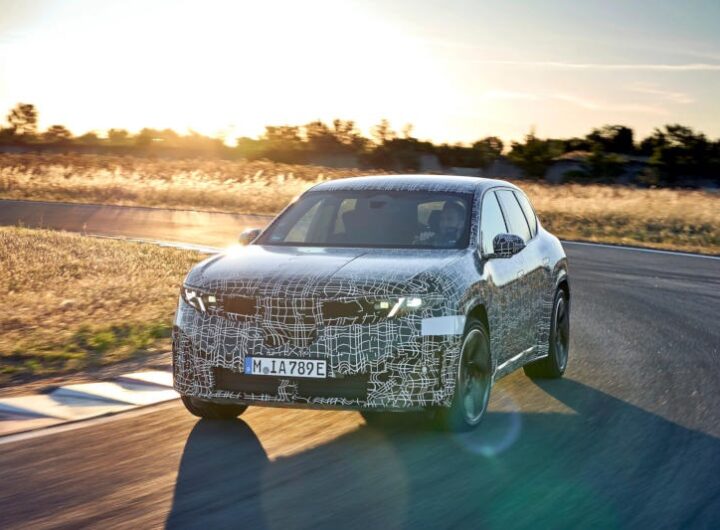 Авто новини - BMW представила прототип електромобілю, який сам вмикає поворотники