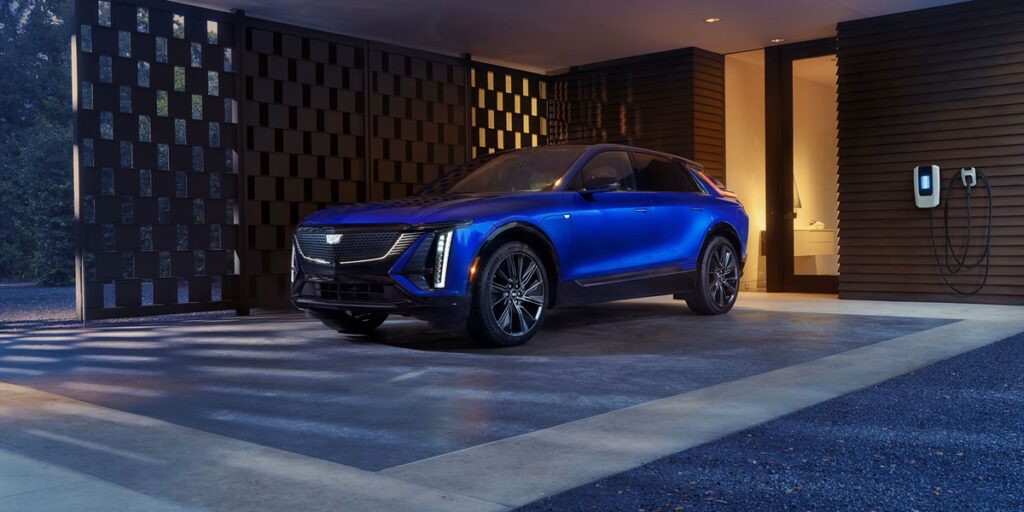 Авто новини - Cadillac відкликає електрокари Lyriq через проблему з дисплеєм