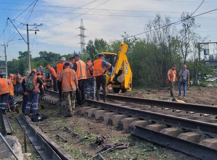 Новини Києва - Метро та УЗ відновлюють колії після атаки, змінено маршрути
