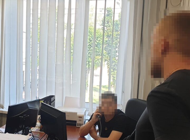 Новини України - На Дніпропетровщині правоохоронець за гроші видаляв дані про ухилянтів