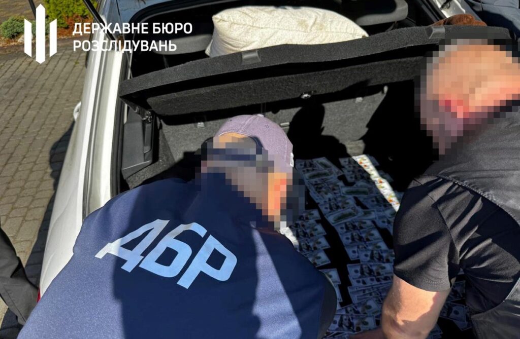 Новини України - На Рівненщині посадовець вимагав побори з правоохоронців