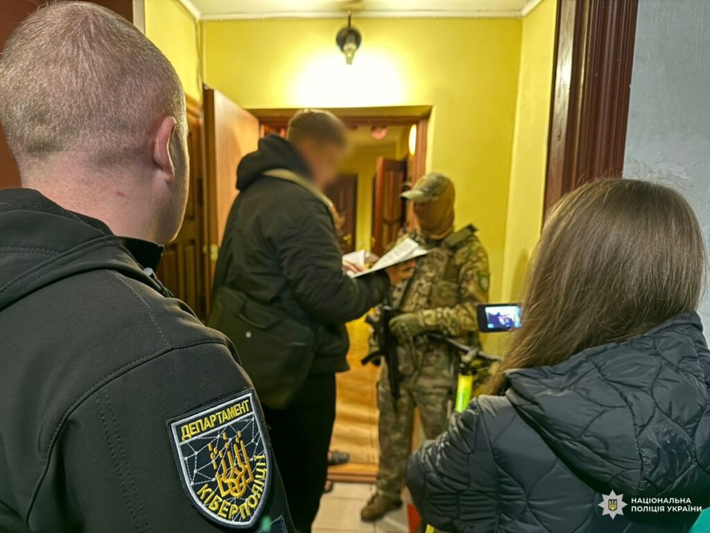 Новини України - На Вінниччині шахрай викрав майже мільйон гривень у матері загиблого воїна