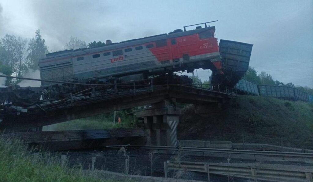 Новини світу - Обвал мостів у РФ: росіяни заявили про підриви