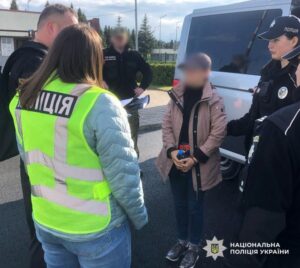 Новини України - Підозрювану у незаконному переправленні мігрантів екстрадували з Німеччини