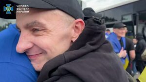 СБУ показала ексклюзивні фото та відео обміну полоненими 19 червня