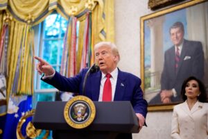 Новини світу - Трамп запровадив заборону на в’їзд для громадян 12 країн