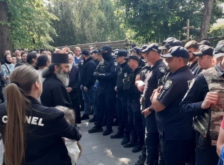 Новини України - У Чернівцях сталася масштабна сутичка між вірянами УПЦ МП та ПЦУ