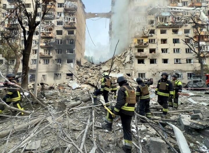 Новини Києва - У Києві ракета РФ пробила дев’ять поверхів будинку