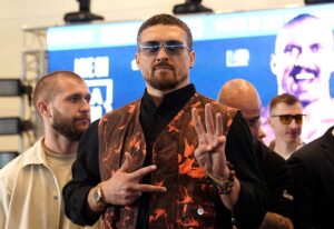 Новини спорту - Усик показав фото зі спаринг-партнером Амосовим