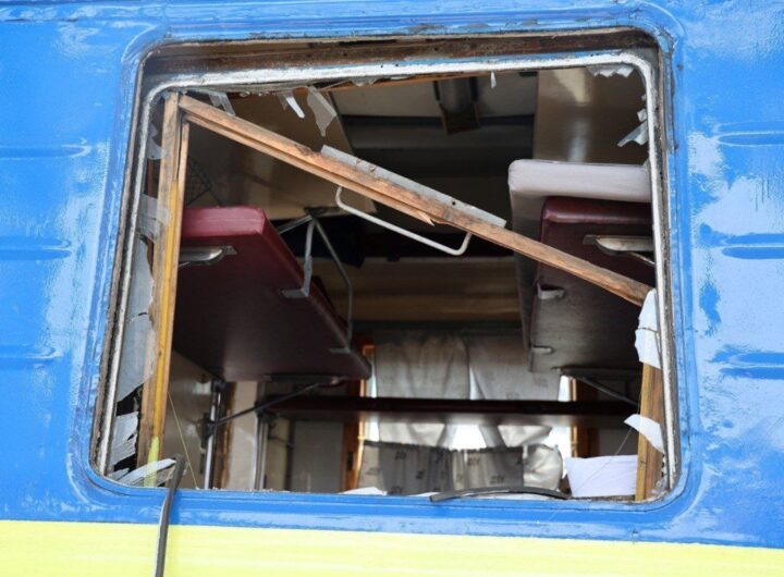 Новини України - УЗ пояснила, чому не зупиняє потяги під час атак
