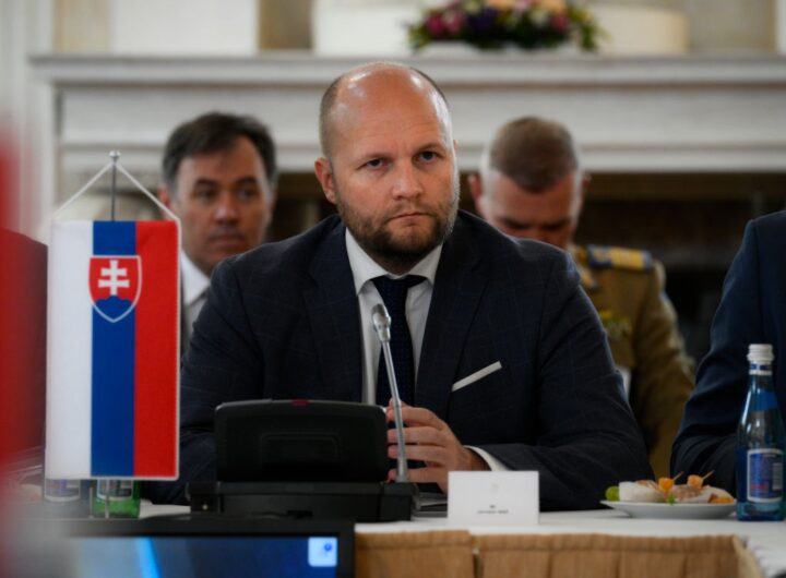 Новини світу - В Словаччині вирішили затримати екс-міністра через допомогу Україні