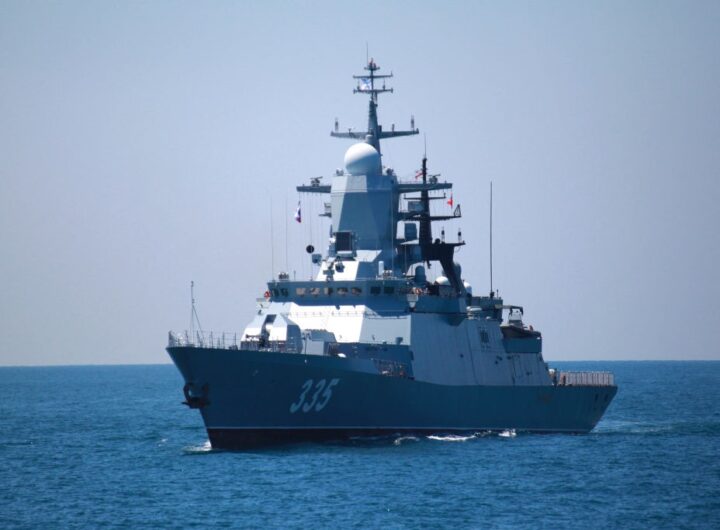 Новини світу - Військові кораблі РФ почали супроводжувати "тіньові" танкери через Ла-Манш