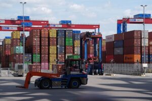 Новини бізнесу - Європейські порти переповнені через мита Трампа