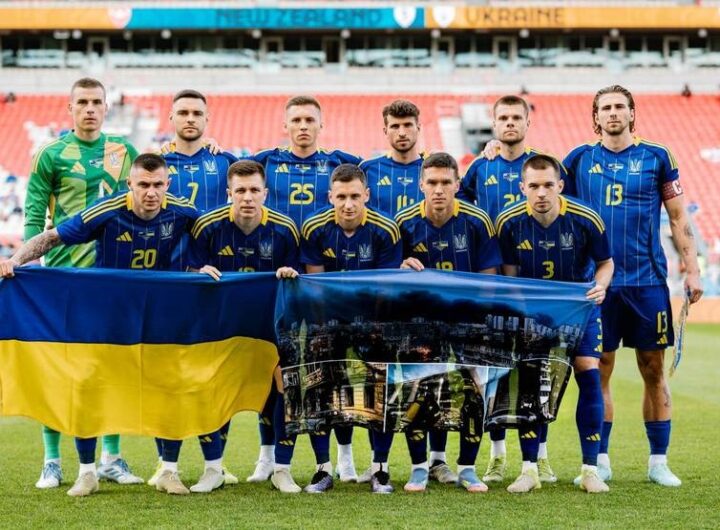 Новини спорту - Заклик до світу: збірна України вийшла на поле з фото зруйнованого Києва