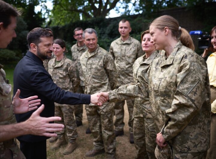 Новини України - Зеленський і Стармер зустрілися з бійцями ЗСУ, що готуються у Британії