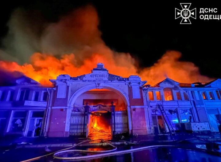 Новини України - Атака дронів: в Одесі палає ринок Привоз