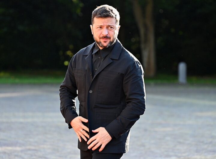 Новини України - Дизайнер Зеленського пояснив, чому президент знову носить костюми