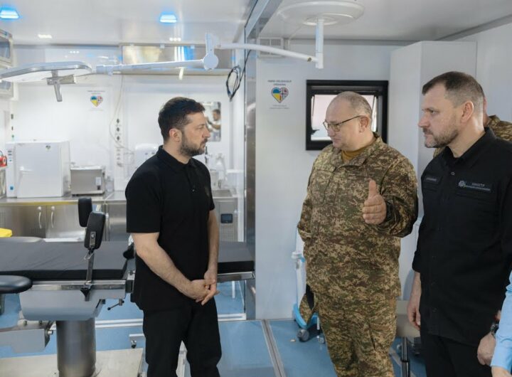 Володимир Зеленський подякував медикам за службу в умовах війни та відзначив лікарів системи МВС