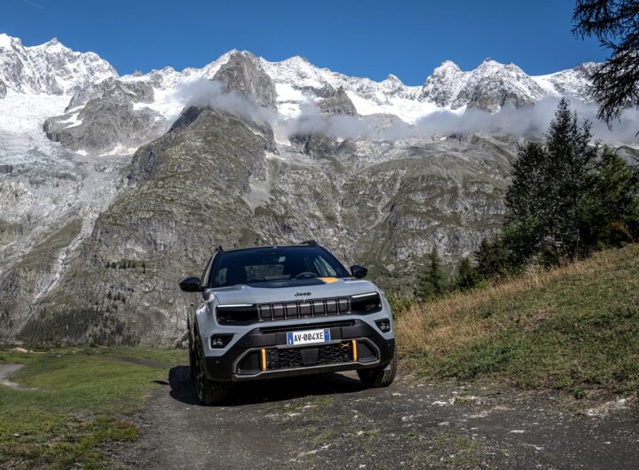 Авто новини - Jeep Avenger досяг 200 тисяч замовлень та отримав повнопривідну версію 4xe