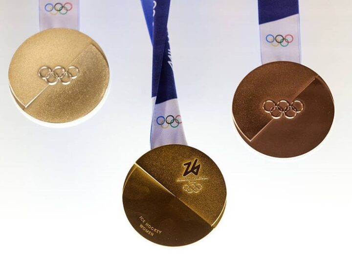 Новини спорту - МОК представив дизайн медалей Олімпіади-2026