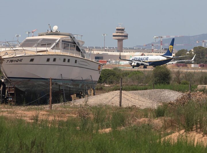 Новини України - Названо причину "пожежі" в літаку Ryanair на Майорці